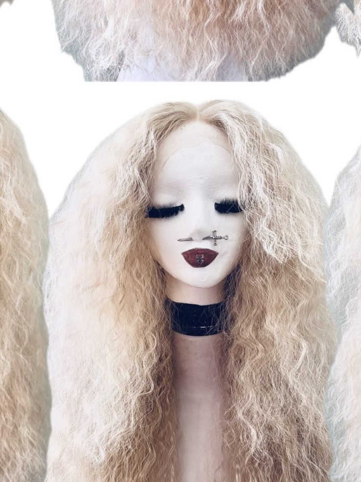 Wig: blonde